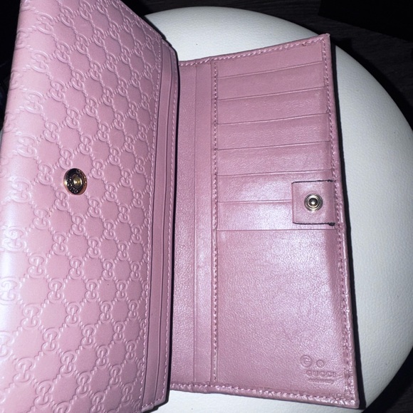 Gucci Mauve Embossed Leather Wallet - Picture 4 of 4